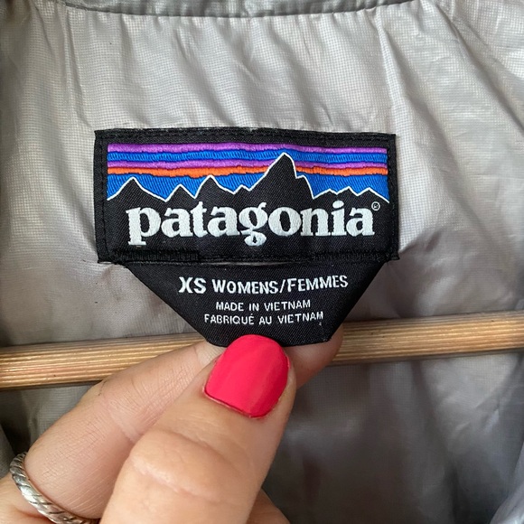 PATAGONIA • Women’s Nano Puff Jacket in Feather Gray, size XS - Picture 5 of 13